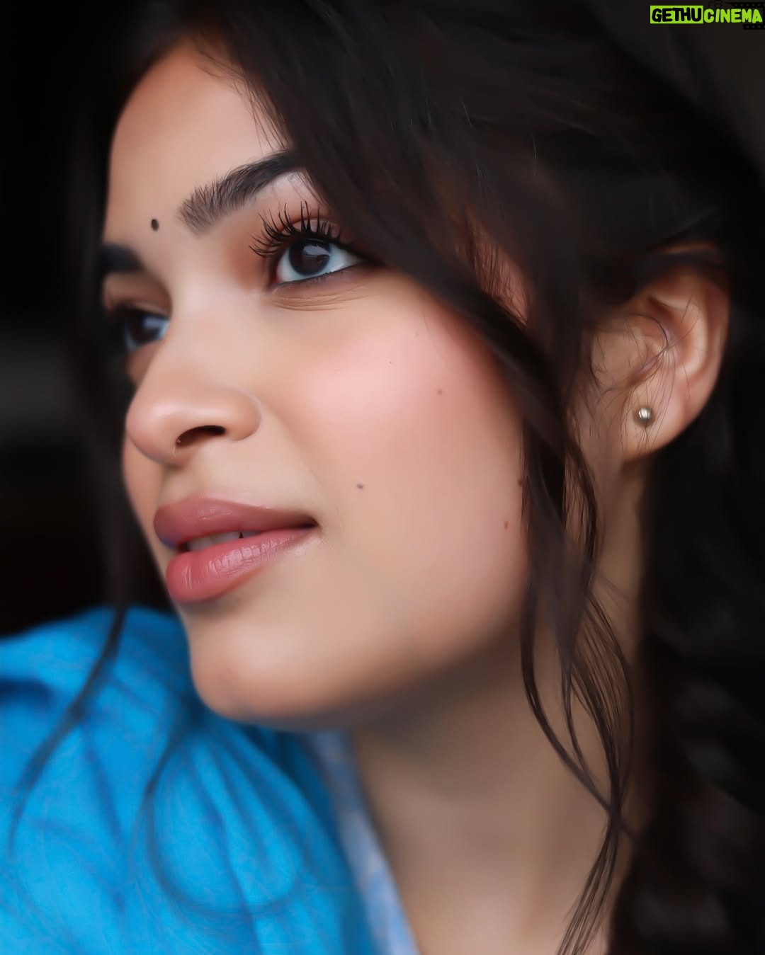 Anwita Sundaram - 4.4K Likes - Bollywood’s next diva is ready for her moment in the spotlight! 🎥✨ Directors, take note—she’s here to slay! #FutureBollywoodQueen #thenextbigstar #bollywood #anwitasundaram #explore #instagram #trending 

Styled & Clicked by my one and only- @iamashimaarora 
Hair by - @meenamaity_hmua