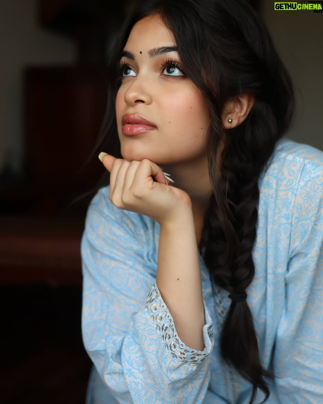 Anwita Sundaram - 4.4K Likes - Bollywood’s next diva is ready for her moment in the spotlight! 🎥✨ Directors, take note—she’s here to slay! #FutureBollywoodQueen #thenextbigstar #bollywood #anwitasundaram #explore #instagram #trending 

Styled & Clicked by my one and only- @iamashimaarora 
Hair by - @meenamaity_hmua