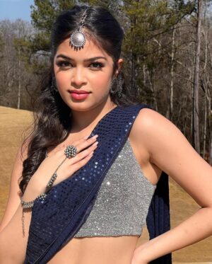 Anwita Sundaram Instagram - In my bollywood era 💙⭐️💙⭐️
shot and styled by @iamashimaarora
jewelry by @bloombysushmita
@karanjohar @bhansaliproductions @zoieakhtar @itsrohitshetty 😋
#anwita #anwitasundaram #instagram #instagood #sari #blue #bollywood