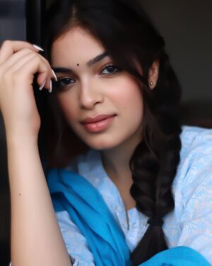 Anwita Sundaram Instagram - Bollywood’s next diva is ready for her moment in the spotlight! 🎥✨ Directors, take note—she’s here to slay! #FutureBollywoodQueen #thenextbigstar #bollywood #anwitasundaram #explore #instagram #trending
Styled & Clicked by my one and only- @iamashimaarora
Hair by - @meenamaity_hmua