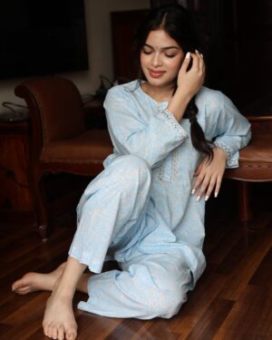 Anwita Sundaram Instagram - Bollywood’s next diva is ready for her moment in the spotlight! 🎥✨ Directors, take note—she’s here to slay! #FutureBollywoodQueen #thenextbigstar #bollywood #anwitasundaram #explore #instagram #trending
Styled & Clicked by my one and only- @iamashimaarora
Hair by - @meenamaity_hmua