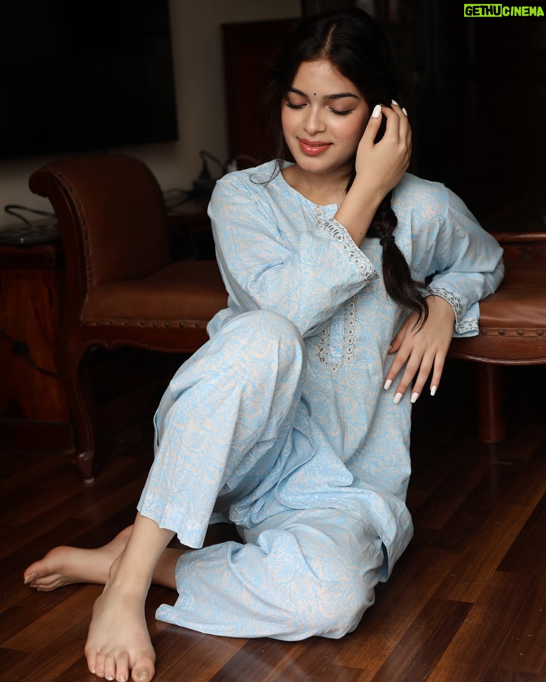 Anwita Sundaram - 4.4K Likes - Bollywood’s next diva is ready for her moment in the spotlight! 🎥✨ Directors, take note—she’s here to slay! #FutureBollywoodQueen #thenextbigstar #bollywood #anwitasundaram #explore #instagram #trending 

Styled & Clicked by my one and only- @iamashimaarora 
Hair by - @meenamaity_hmua