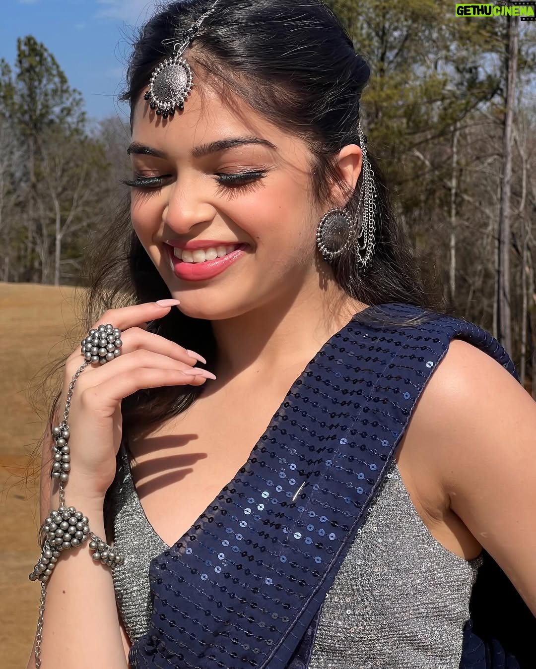Anwita Sundaram - 4.7K Likes - In my bollywood era 💙⭐️💙⭐️ 

shot and styled by @iamashimaarora 
jewelry by @bloombysushmita 

@karanjohar @bhansaliproductions @zoieakhtar  @itsrohitshetty 😋

#anwita #anwitasundaram #instagram #instagood #sari #blue #bollywood