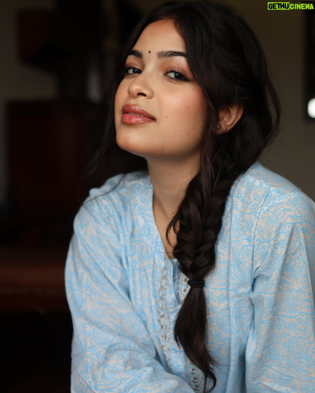 Anwita Sundaram - 4.4K Likes - Bollywood’s next diva is ready for her moment in the spotlight! 🎥✨ Directors, take note—she’s here to slay! #FutureBollywoodQueen #thenextbigstar #bollywood #anwitasundaram #explore #instagram #trending 

Styled & Clicked by my one and only- @iamashimaarora 
Hair by - @meenamaity_hmua