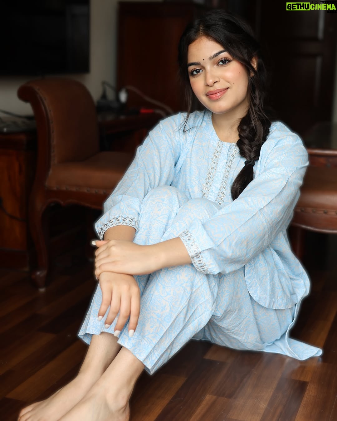 Anwita Sundaram - 4.4K Likes - Bollywood’s next diva is ready for her moment in the spotlight! 🎥✨ Directors, take note—she’s here to slay! #FutureBollywoodQueen #thenextbigstar #bollywood #anwitasundaram #explore #instagram #trending 

Styled & Clicked by my one and only- @iamashimaarora 
Hair by - @meenamaity_hmua