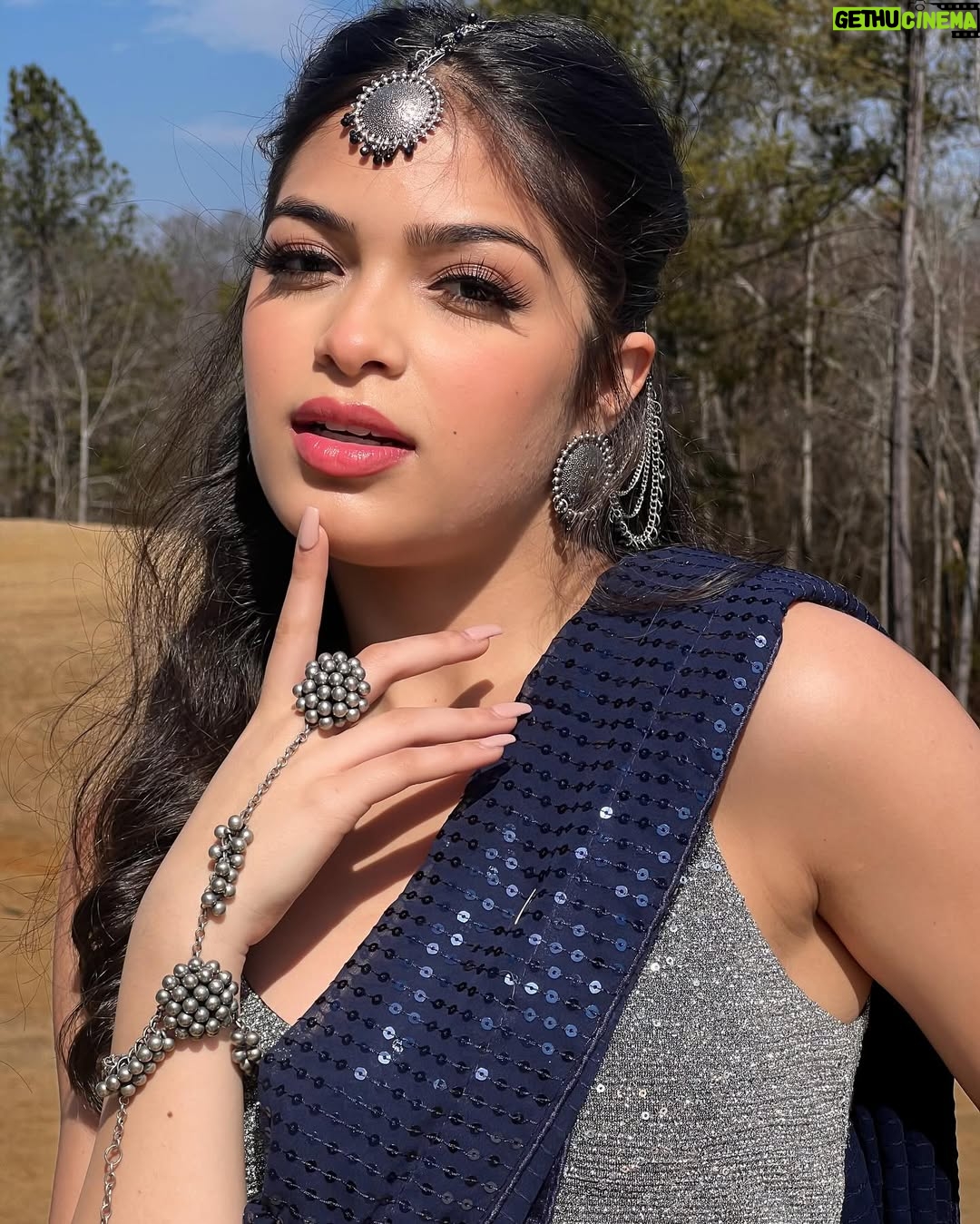 Anwita Sundaram - 4.7K Likes - In my bollywood era 💙⭐️💙⭐️ 

shot and styled by @iamashimaarora 
jewelry by @bloombysushmita 

@karanjohar @bhansaliproductions @zoieakhtar  @itsrohitshetty 😋

#anwita #anwitasundaram #instagram #instagood #sari #blue #bollywood