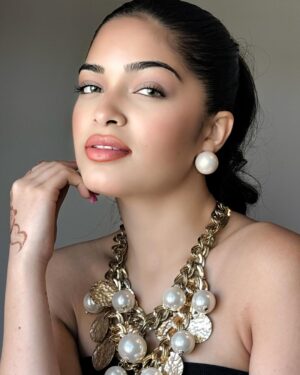 Anwita Sundaram Instagram - Embrace your Flaws ✨
Shot & Styled by - @ashmaclicks
wearing- @midas_touch_jewelry
#anwitasundaram #photo #photoshoot #ashmaclicks #photooftheday #trending #explore