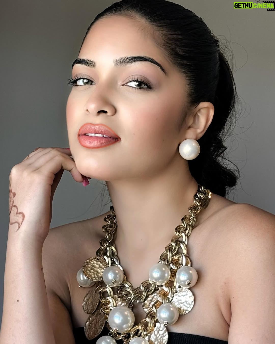 Anwita Sundaram - 3.1K Likes - Embrace your Flaws ✨

Shot & Styled by - @ashmaclicks 
wearing- @midas_touch_jewelry 

#anwitasundaram #photo #photoshoot #ashmaclicks #photooftheday #trending #explore