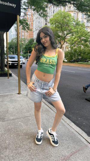 Anwita Sundaram Instagram - Shot this on a whim at 2 am in NYC š¤¦š»āāļøš¤© ENJOYYYYYYYYYY šš @5ukha @prodgk
#bhangra #nyc #nightlife #anwita #anwitasundaram #punjabi #sukha #armed #instagram #instagood #explore