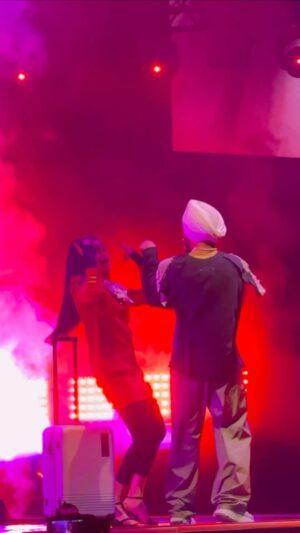 Anwita Sundaram Instagram - Yes , he pointed at me while singing āmukhda dekh de rehna na niā. Yes , we are now married. š«”š @diljitdosanjh
All jokes aside this show was even better than the last one!! Orlando had an insaneeeeeee vibe and Iām so happy I got to experience this again!! Once again so grateful to @adaywithdivya @teamdiljitglobal ā„ļø
#diljitdosanjh #dilluminatitour2024 #naina #anwita #anwitasundaram #instagram #instagood #dance #concert #justmarried