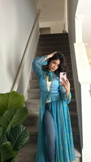Anwita Sundaram Instagram - GRWM ⨠Indowestern Edition ⨠#Jugni @vishaldadlani @vidushak @achintstagram
#grwm #indowestern #styleinspo #anwita #anwitasundaram #explore #instagram #instagood