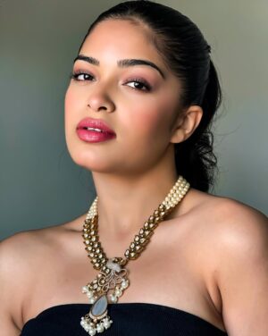 Anwita Sundaram Instagram - Embrace your Flaws ✨
Shot & Styled by - @ashmaclicks
wearing- @midas_touch_jewelry
#anwitasundaram #photo #photoshoot #ashmaclicks #photooftheday #trending #explore
