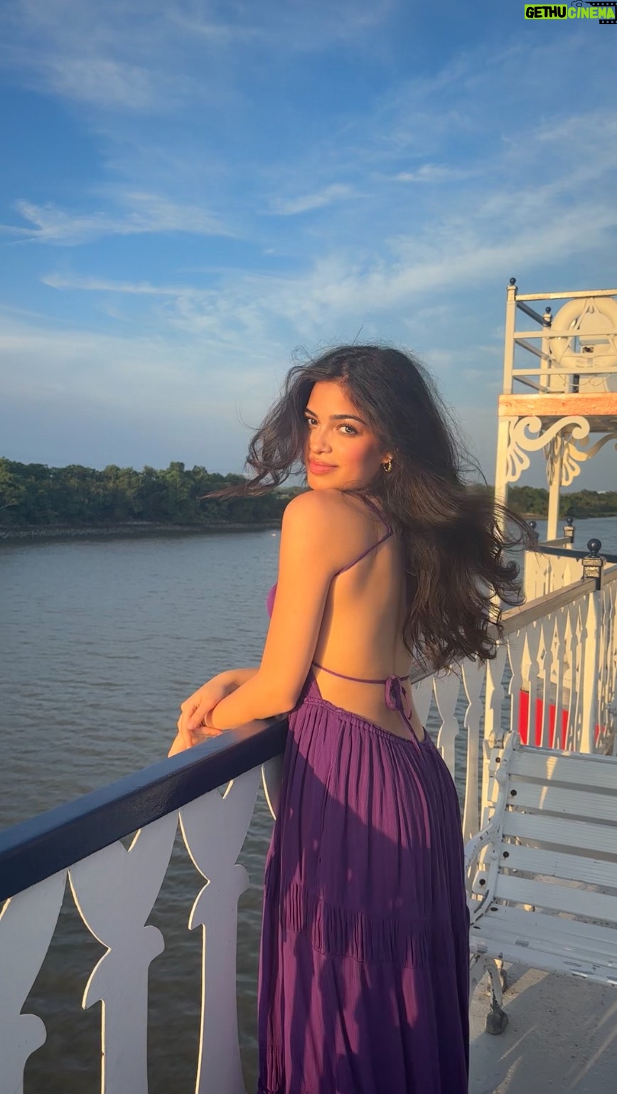 Anwita Sundaram - 2.6K Likes - Old school ♥️ I LOOVVEEEE @gururandhawa ‘s NEW SONG!!! TOOO GOOOOOOD 

DC @yasshkadamm amazing as always !!
shot by @iamashimaarora ♥️

#Azul #GuruRandhawa #Anwita #AnwitaSundaram #Dance #Instagram #Instagood #Trending #Algorithm