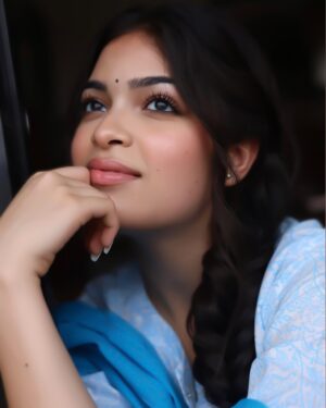 Anwita Sundaram Instagram - Bollywood’s next diva is ready for her moment in the spotlight! 🎥✨ Directors, take note—she’s here to slay! #FutureBollywoodQueen #thenextbigstar #bollywood #anwitasundaram #explore #instagram #trending
Styled & Clicked by my one and only- @iamashimaarora
Hair by - @meenamaity_hmua