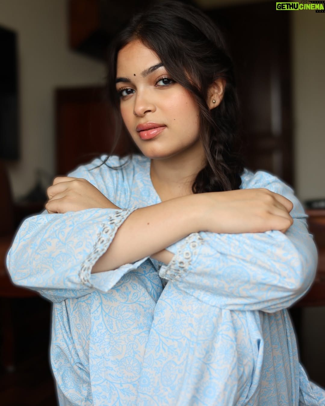 Anwita Sundaram - 4.4K Likes - Bollywood’s next diva is ready for her moment in the spotlight! 🎥✨ Directors, take note—she’s here to slay! #FutureBollywoodQueen #thenextbigstar #bollywood #anwitasundaram #explore #instagram #trending 

Styled & Clicked by my one and only- @iamashimaarora 
Hair by - @meenamaity_hmua