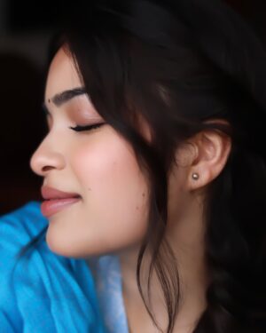 Anwita Sundaram Instagram - Bollywood’s next diva is ready for her moment in the spotlight! 🎥✨ Directors, take note—she’s here to slay! #FutureBollywoodQueen #thenextbigstar #bollywood #anwitasundaram #explore #instagram #trending
Styled & Clicked by my one and only- @iamashimaarora
Hair by - @meenamaity_hmua