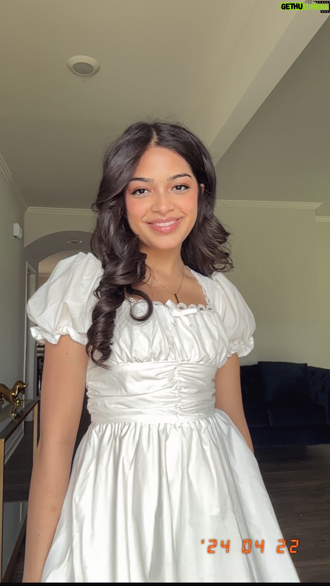 Anwita Sundaram - 3.2K Likes - Kyun hota hai pyaar 💗 @shreyajainmusic 

#kyun #grwm #whitedress #explore #anwita #anwitasundaram #instagram #instagood