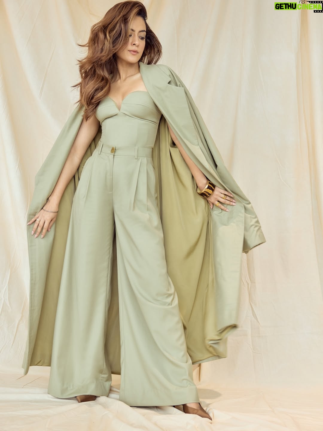 Anya Singh - 74.1K Likes - Age of the Sage🧿
#badsofbollywood 

Glam team- 
Makeup - @nickyrajani_ 
Hair - @yashdeeps7 
Styling - @mohitrai with @ruchikrishnastyles assisted by @parisajnani 
Photography - @homyarpatel

Wearing 

Outfit - @deme_love_
Accessories - @namjewelsofficial
earrings: @radhikaagrawalstudio
ring: @ishhaara
@ascend.rohank