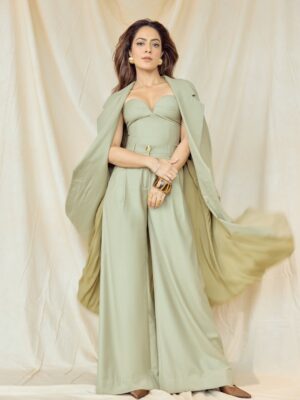 Anya Singh Instagram - Age of the Sage🧿
#badsofbollywood 

Glam team- 
Makeup - @nickyrajani_ 
Hair - @yashdeeps7 
Styling - @mohitrai with @ruchikrishnastyles assisted by @parisajnani 
Photography - @homyarpatel

Wearing 

Outfit - @deme_love_
Accessories - @namjewelsofficial
earrings: @radhikaagrawalstudio
ring: @ishhaara
@ascend.rohank