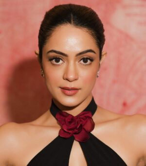 Anya Singh Instagram - Wearing @bvlgari’s iconic design for the Serpenti Infinito Exhibition @nmacc.india which was absolute magic 💙

Bvlgaris interpretation of the serpent has always been iconic. But it was truly fascinating to see how important the motif has been in our country’s tradition, displayed through art and artefacts across diverse cultures and time.

#Bvlgari #BvlgariJewelry #Serpenti #SerpentiInfinito
#NitaMukeshAmbaniCulturalCentre #ArtHouse

Outfit - @labelankitajain
Accessories - @karishma.joolry
Styled by - @ruchikrishnastyles 
Make up - @nickyrajani_ 
Hair by- @yashdeeps7 
Photography - @haranish.hrf
