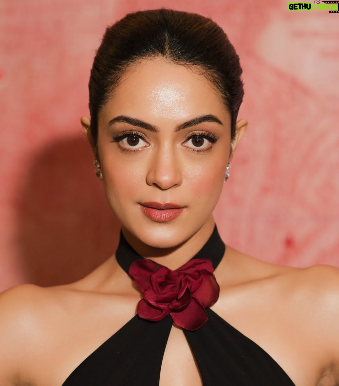 Anya Singh - 67.7K Likes - Wearing @bvlgari’s iconic design for the Serpenti Infinito Exhibition @nmacc.india which was absolute magic 💙

Bvlgaris interpretation of the serpent has always been iconic. But it was truly fascinating to see how important the motif has been in our country’s tradition, displayed through art and artefacts across diverse cultures and time.

#Bvlgari #BvlgariJewelry #Serpenti #SerpentiInfinito
#NitaMukeshAmbaniCulturalCentre #ArtHouse

Outfit - @labelankitajain
Accessories - @karishma.joolry
Styled by - @ruchikrishnastyles 
Make up - @nickyrajani_ 
Hair by- @yashdeeps7 
Photography - @haranish.hrf