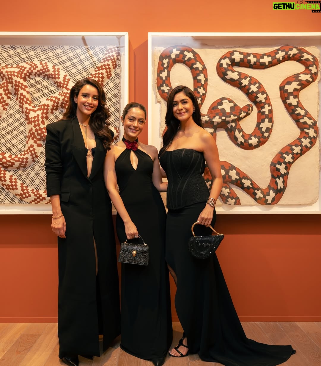 Anya Singh - 67.7K Likes - Wearing @bvlgari’s iconic design for the Serpenti Infinito Exhibition @nmacc.india which was absolute magic 💙

Bvlgaris interpretation of the serpent has always been iconic. But it was truly fascinating to see how important the motif has been in our country’s tradition, displayed through art and artefacts across diverse cultures and time.

#Bvlgari #BvlgariJewelry #Serpenti #SerpentiInfinito
#NitaMukeshAmbaniCulturalCentre #ArtHouse

Outfit - @labelankitajain
Accessories - @karishma.joolry
Styled by - @ruchikrishnastyles 
Make up - @nickyrajani_ 
Hair by- @yashdeeps7 
Photography - @haranish.hrf