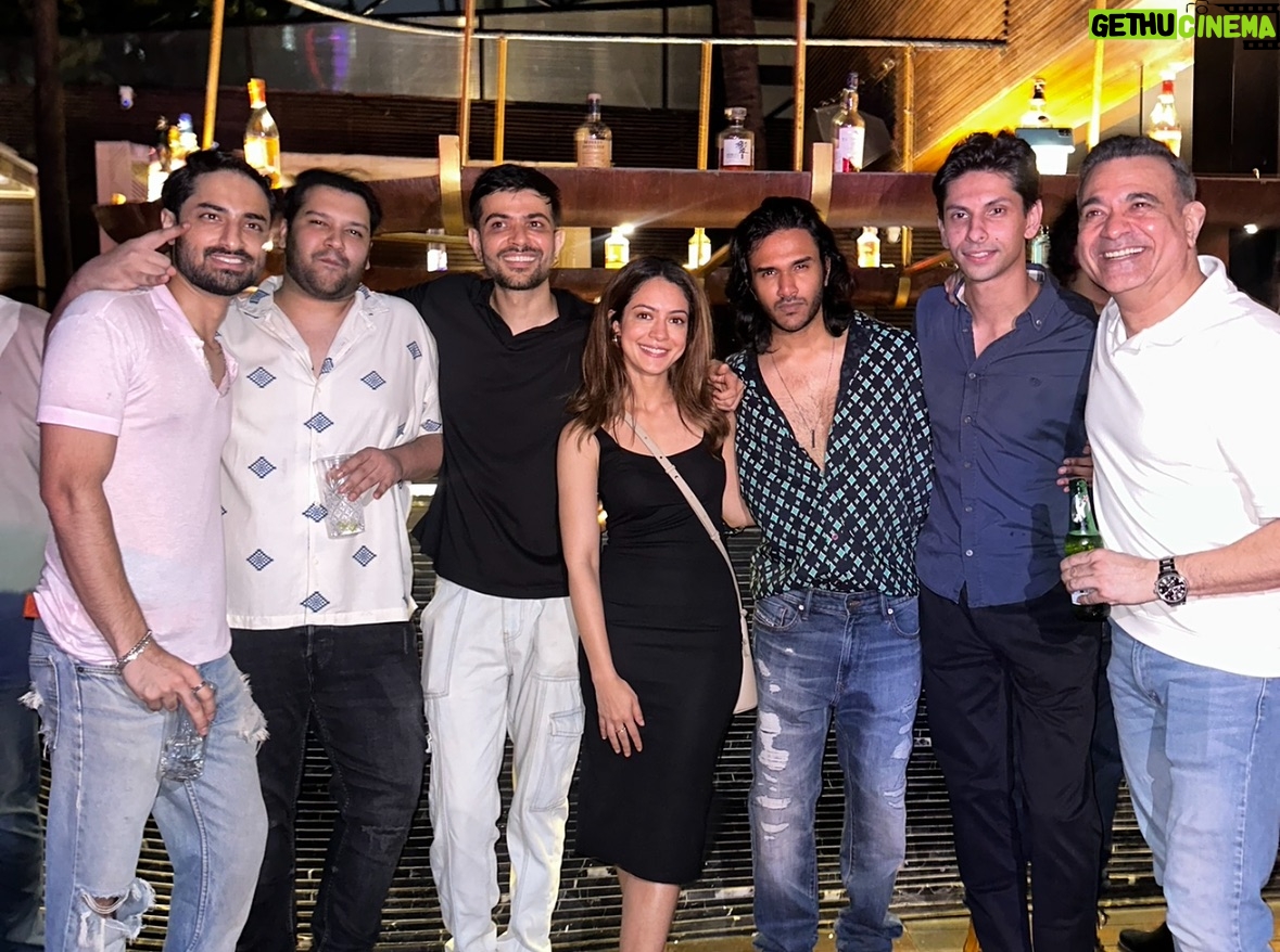 Anya Singh - 211.5K Likes - The team behind this dream! ♥️

Thank you captain @___aryan___  for creating this monster of a show which I got to be a part of & for the energy that transcended through you.

It’s been a treat to be a part of this journey, one full of stomach hurting laughter, solid support and love. So grateful to also have got a chance to work with a brigade of talent across every department. 

Lastly, a big hug to the Singh family without whom Sanya’s life would have had no drama 😂🫶🏼
@lakshya @raghavjuyal #manojpahwa sir 🤗🤗

Fortunate to have so many dreams come true through one project🧿.