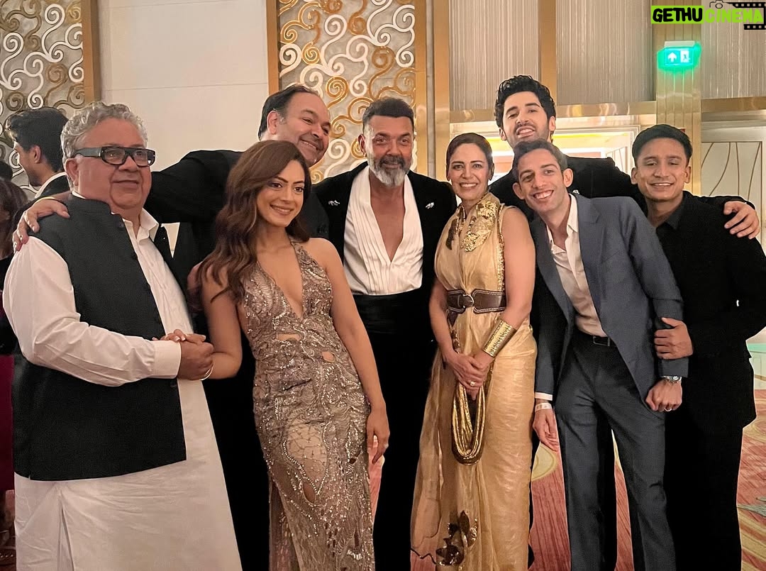 Anya Singh - 211.5K Likes - The team behind this dream! ♥️

Thank you captain @___aryan___  for creating this monster of a show which I got to be a part of & for the energy that transcended through you.

It’s been a treat to be a part of this journey, one full of stomach hurting laughter, solid support and love. So grateful to also have got a chance to work with a brigade of talent across every department. 

Lastly, a big hug to the Singh family without whom Sanya’s life would have had no drama 😂🫶🏼
@lakshya @raghavjuyal #manojpahwa sir 🤗🤗

Fortunate to have so many dreams come true through one project🧿.