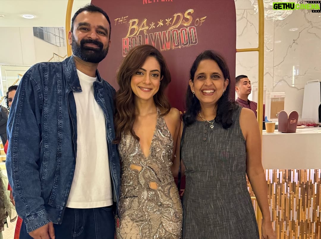 Anya Singh - 211.5K Likes - The team behind this dream! ♥️

Thank you captain @___aryan___  for creating this monster of a show which I got to be a part of & for the energy that transcended through you.

It’s been a treat to be a part of this journey, one full of stomach hurting laughter, solid support and love. So grateful to also have got a chance to work with a brigade of talent across every department. 

Lastly, a big hug to the Singh family without whom Sanya’s life would have had no drama 😂🫶🏼
@lakshya @raghavjuyal #manojpahwa sir 🤗🤗

Fortunate to have so many dreams come true through one project🧿.