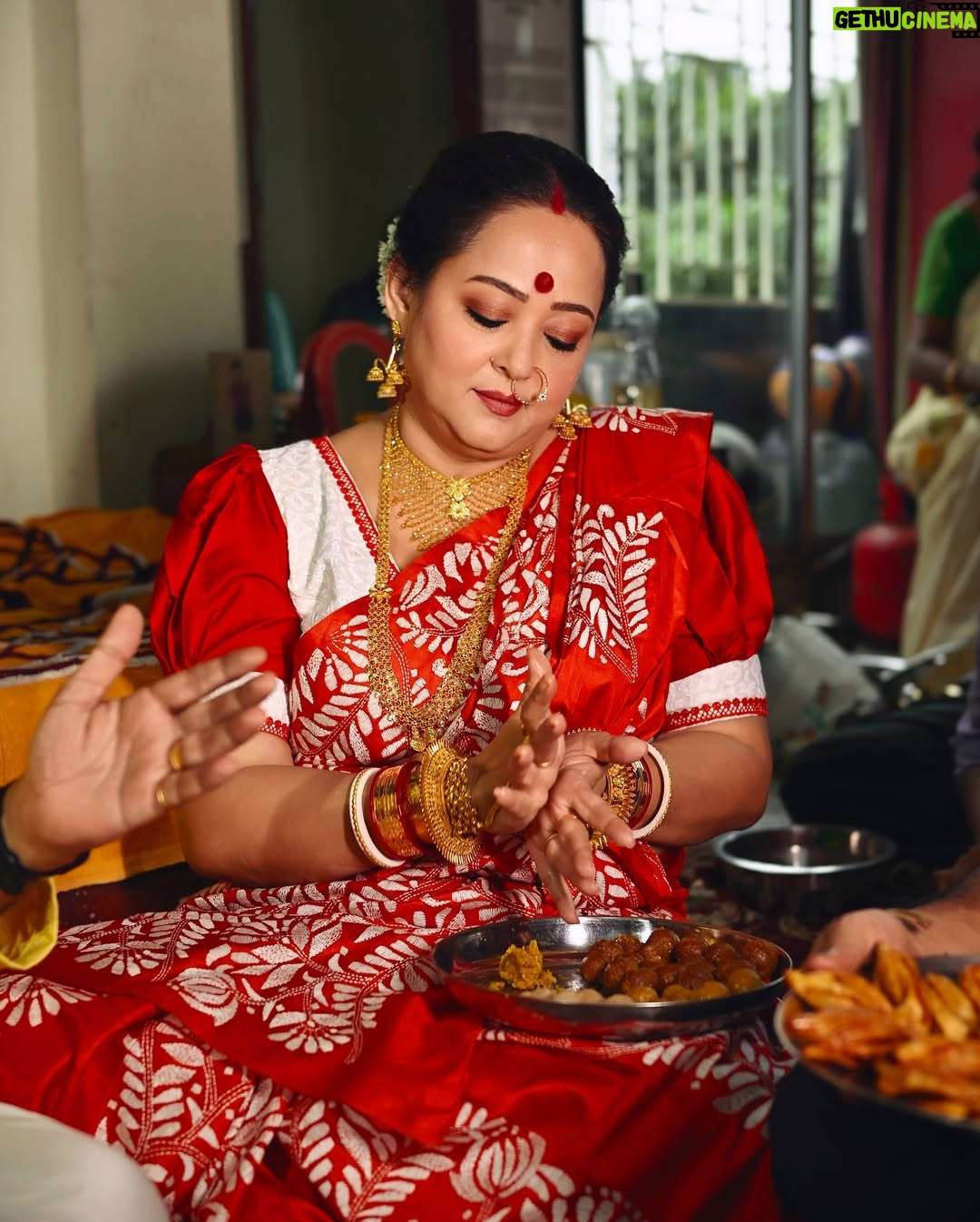 Aparajita Auddy - 13.9K Likes - লক্ষ্মী থাকুক অন্তর জুড়ে, লক্ষ্মী থাকুক চেতনায়… 
আঁধার শেষে লক্ষ্মী আলো, লক্ষ্মী কর্মে, ভাবনায় 🌸🙏🏻

#lokkhi #lokkhipujo #lokkhipujo2025 #maalokkhi #esomalokkhi #laxmi #laxmipuja #maalaxmi #laxmimata #kojagori #kojagoripurnima #trending #viral #aparajitaadhya #aparajita_adhya_official