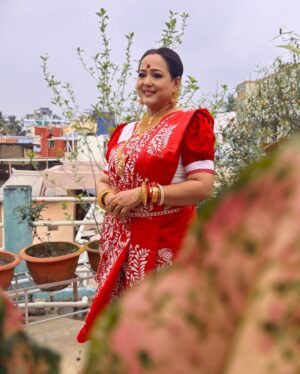 Aparajita Auddy Instagram - লক্ষ্মী থাকুক অন্তর জুড়ে, লক্ষ্মী থাকুক চেতনায়…
আঁধার শেষে লক্ষ্মী আলো, লক্ষ্মী কর্মে, ভাবনায় 🌸🙏🏻
#lokkhi #lokkhipujo #lokkhipujo2025 #maalokkhi #esomalokkhi #laxmi #laxmipuja #maalaxmi #laxmimata #kojagori #kojagoripurnima #trending #viral #aparajitaadhya #aparajita_adhya_official