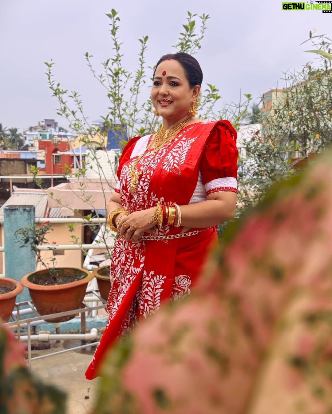 Aparajita Auddy - 13.9K Likes - লক্ষ্মী থাকুক অন্তর জুড়ে, লক্ষ্মী থাকুক চেতনায়… 
আঁধার শেষে লক্ষ্মী আলো, লক্ষ্মী কর্মে, ভাবনায় 🌸🙏🏻

#lokkhi #lokkhipujo #lokkhipujo2025 #maalokkhi #esomalokkhi #laxmi #laxmipuja #maalaxmi #laxmimata #kojagori #kojagoripurnima #trending #viral #aparajitaadhya #aparajita_adhya_official