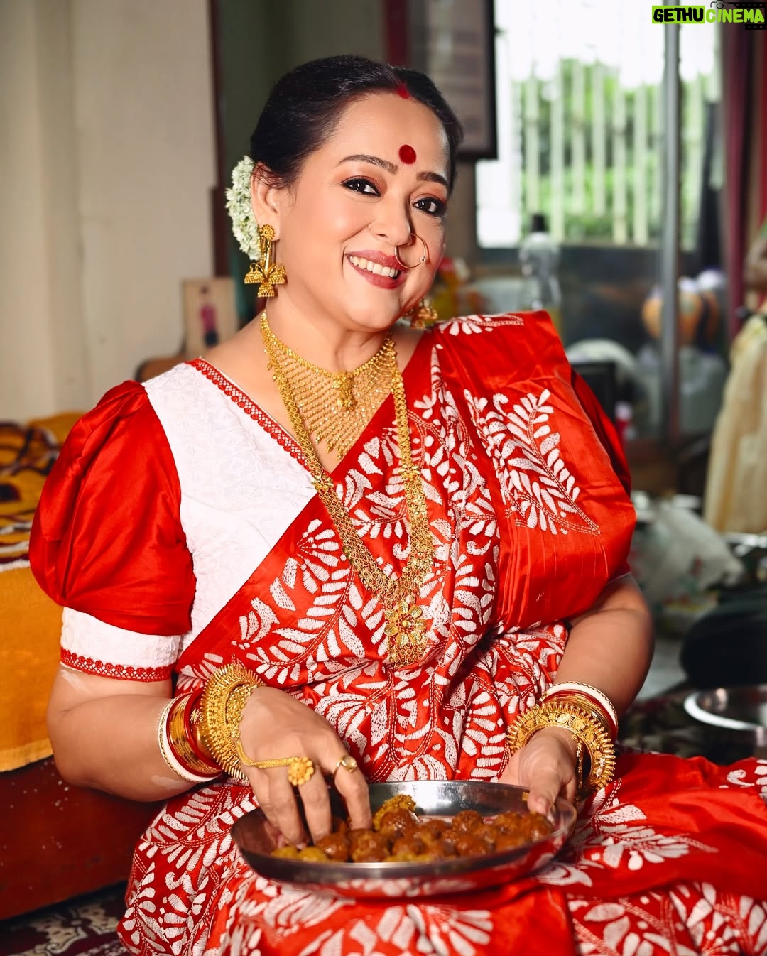 Aparajita Auddy - 13.9K Likes - লক্ষ্মী থাকুক অন্তর জুড়ে, লক্ষ্মী থাকুক চেতনায়… 
আঁধার শেষে লক্ষ্মী আলো, লক্ষ্মী কর্মে, ভাবনায় 🌸🙏🏻

#lokkhi #lokkhipujo #lokkhipujo2025 #maalokkhi #esomalokkhi #laxmi #laxmipuja #maalaxmi #laxmimata #kojagori #kojagoripurnima #trending #viral #aparajitaadhya #aparajita_adhya_official