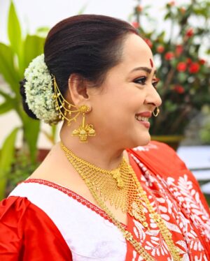 Aparajita Auddy Instagram - লক্ষ্মী থাকুক অন্তর জুড়ে, লক্ষ্মী থাকুক চেতনায়…
আঁধার শেষে লক্ষ্মী আলো, লক্ষ্মী কর্মে, ভাবনায় 🌸🙏🏻
#lokkhi #lokkhipujo #lokkhipujo2025 #maalokkhi #esomalokkhi #laxmi #laxmipuja #maalaxmi #laxmimata #kojagori #kojagoripurnima #trending #viral #aparajitaadhya #aparajita_adhya_official