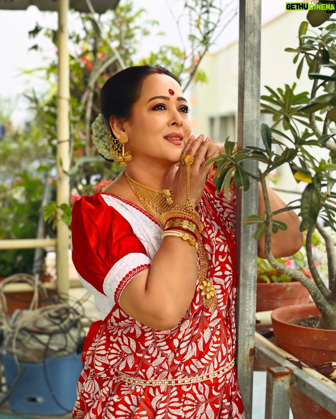 Aparajita Auddy - 13.9K Likes - লক্ষ্মী থাকুক অন্তর জুড়ে, লক্ষ্মী থাকুক চেতনায়… 
আঁধার শেষে লক্ষ্মী আলো, লক্ষ্মী কর্মে, ভাবনায় 🌸🙏🏻

#lokkhi #lokkhipujo #lokkhipujo2025 #maalokkhi #esomalokkhi #laxmi #laxmipuja #maalaxmi #laxmimata #kojagori #kojagoripurnima #trending #viral #aparajitaadhya #aparajita_adhya_official