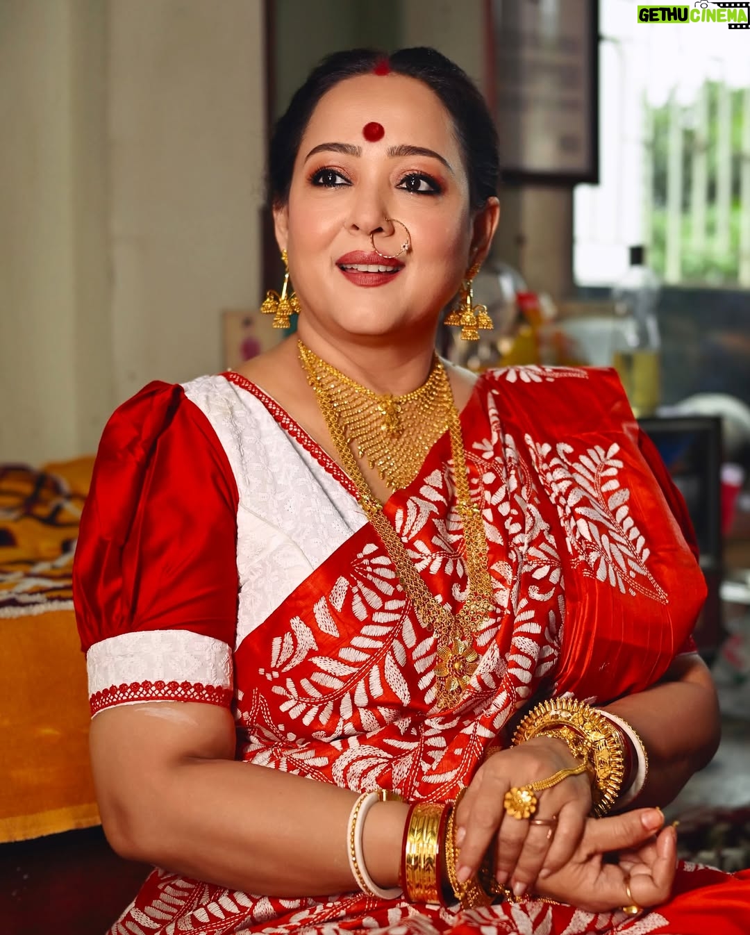 Aparajita Auddy - 13.9K Likes - লক্ষ্মী থাকুক অন্তর জুড়ে, লক্ষ্মী থাকুক চেতনায়… 
আঁধার শেষে লক্ষ্মী আলো, লক্ষ্মী কর্মে, ভাবনায় 🌸🙏🏻

#lokkhi #lokkhipujo #lokkhipujo2025 #maalokkhi #esomalokkhi #laxmi #laxmipuja #maalaxmi #laxmimata #kojagori #kojagoripurnima #trending #viral #aparajitaadhya #aparajita_adhya_official