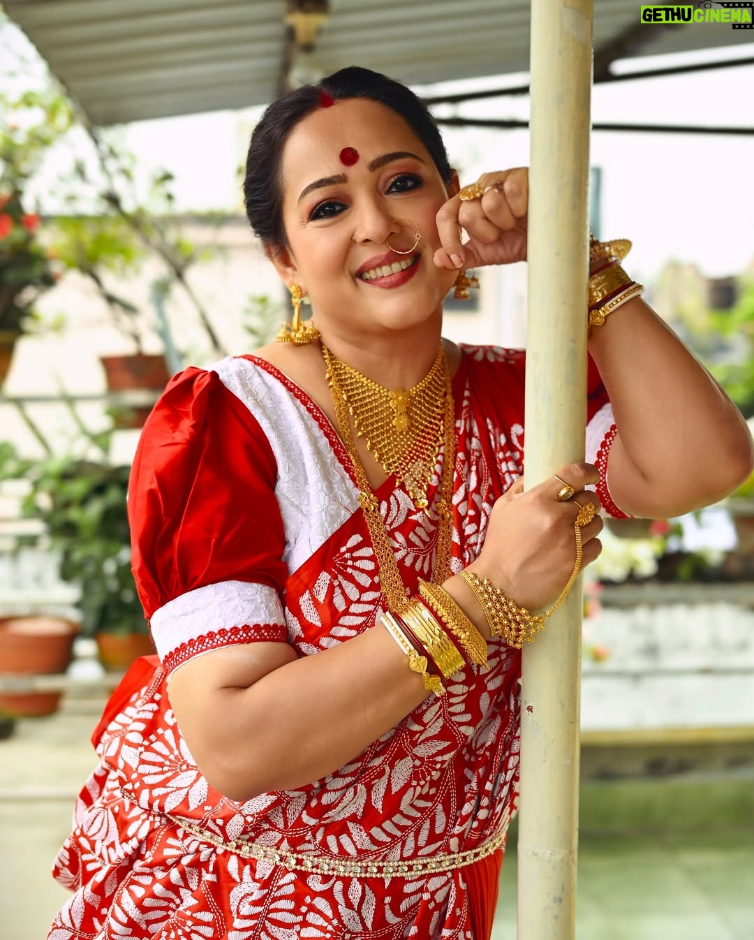 Aparajita Auddy - 13.9K Likes - লক্ষ্মী থাকুক অন্তর জুড়ে, লক্ষ্মী থাকুক চেতনায়… 
আঁধার শেষে লক্ষ্মী আলো, লক্ষ্মী কর্মে, ভাবনায় 🌸🙏🏻

#lokkhi #lokkhipujo #lokkhipujo2025 #maalokkhi #esomalokkhi #laxmi #laxmipuja #maalaxmi #laxmimata #kojagori #kojagoripurnima #trending #viral #aparajitaadhya #aparajita_adhya_official