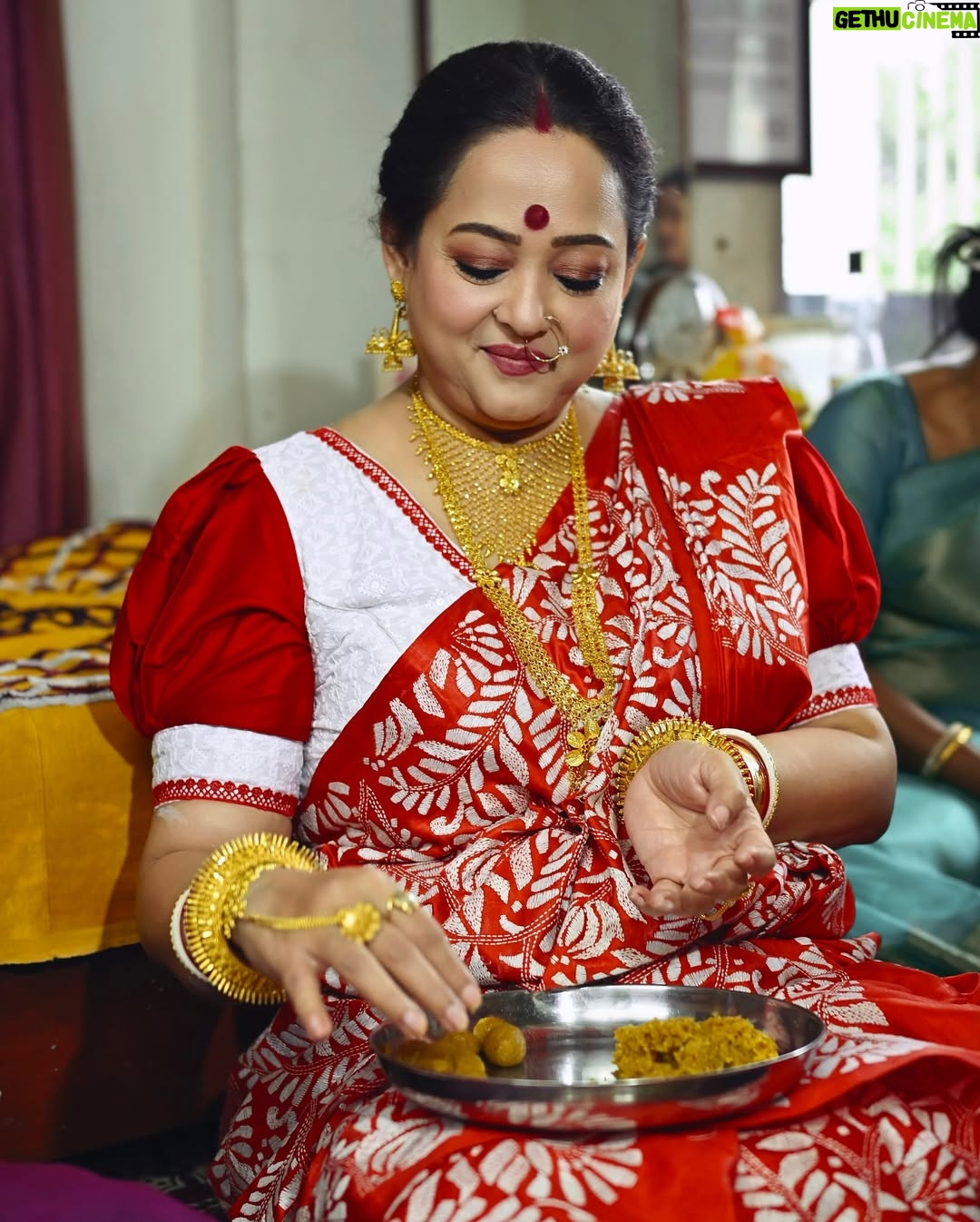 Aparajita Auddy - 13.9K Likes - লক্ষ্মী থাকুক অন্তর জুড়ে, লক্ষ্মী থাকুক চেতনায়… 
আঁধার শেষে লক্ষ্মী আলো, লক্ষ্মী কর্মে, ভাবনায় 🌸🙏🏻

#lokkhi #lokkhipujo #lokkhipujo2025 #maalokkhi #esomalokkhi #laxmi #laxmipuja #maalaxmi #laxmimata #kojagori #kojagoripurnima #trending #viral #aparajitaadhya #aparajita_adhya_official