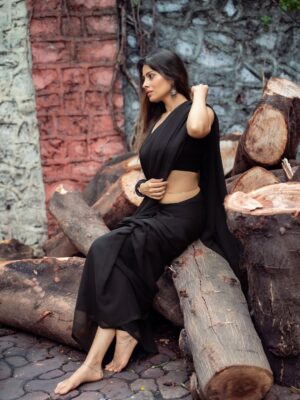 Aparna Dixit Instagram - Beware ⚠️ 
Curves ahead 🖤

Clicked by @areesz
