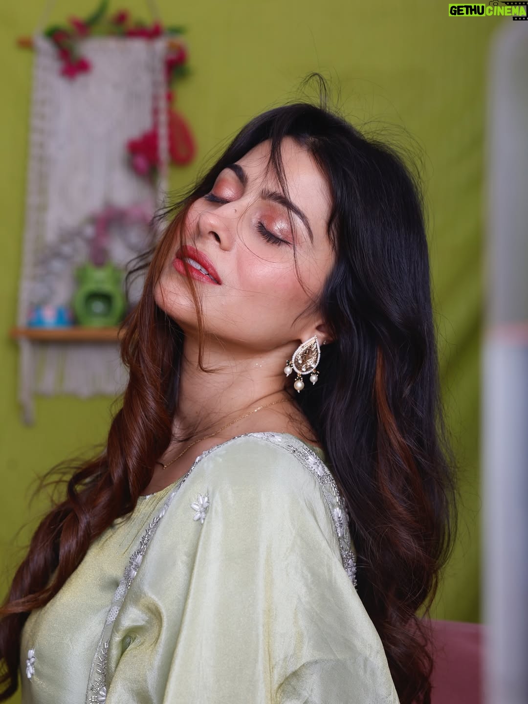 Aparna Dixit - 74.7K Likes - ग़ज़ल 🎶 

📸 @bbhupi25