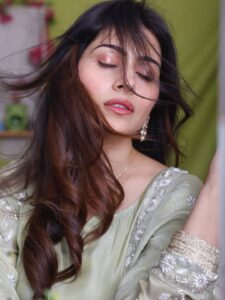 Actress Aparna Dixit HD Photos and Wallpapers September 2025