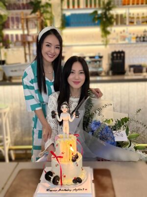 Apple Hong Instagram - ✨ Happy Birthday to my beautiful friend @phyllis_quek ✨ 🎂💐Your kindness and peaceful spirit make the world around you so much brighter. May this year bring you endless joy, love, and blessings as wonderful as your heart. 💕🌸 #blessedbirthday 😇