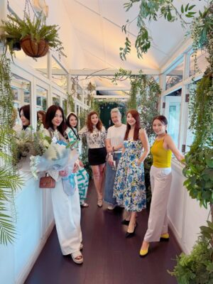 Apple Hong Instagram - ✨ Happy Birthday to my beautiful friend @phyllis_quek ✨ 🎂💐Your kindness and peaceful spirit make the world around you so much brighter. May this year bring you endless joy, love, and blessings as wonderful as your heart. 💕🌸 #blessedbirthday 😇