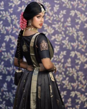 Apsara CJ Instagram - Look Created By: @rajakumarimakeupartistry
Jewellery:@nagercoil_bridal_jwels