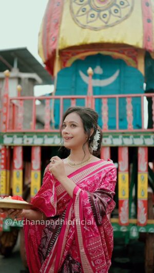 Archana Padhi Instagram - ଆମର୍ ଚକା ଆଖି 
  ଆମର୍ କାଲିଆ ଆସିଗଲେନ❤️🙏

Cover by-
Singer : Archana Padhi
Keys and Arrangement: Prince
Mix and master : Subhasish Mondal(Prince)
Rhythm: Abhishek Pal (Rohan)
Recorded at Play Unplugged Records(Balangir)

Video:
Dop/Camera & Edit : Appu Behera

Original Credit:
Singer : Kavita Poudwal
Music - Legendary Composer Late Saroj Nanda 
Album - kala Kala Chaka Dula 
Song: Ainkh Duita Chaka Chaka
Label: T- Series

@abhishekpal8586 
@princenjla

Hair and make up @sai_beautyacademy