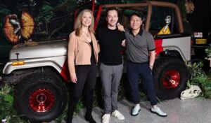 Ariana Richards Instagram - What a weekend! @wongbd and @joe_mazzello, it was so lovely so see you for our little reunion. Major thanks to @spookalafl and so much love to all the fans who came to hang out! ❤️ Would do this again in a heartbeat x
•
•
•
•
•
#fancon 
#jurassicpark 
#jurassicworld 
#arianarichards