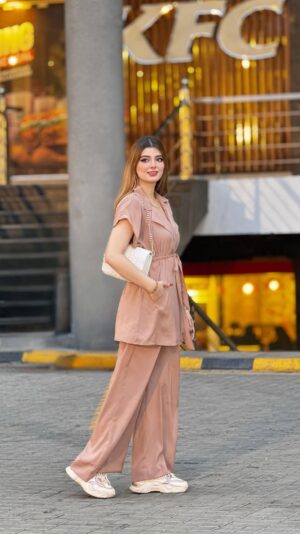 Arooj Fatimah Instagram - Outfit: @arooj_collection2 🦢✨
.
.
.
.
.
Lenses: @freshtone.pk
#foryou #foryourpage #aroojfatimah