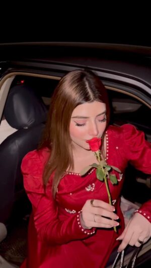 Arooj Fatimah Instagram - 🥀🌝🌌❤️
Outfit: @arooj_collection2
.
.
.
.
#foryou #aroojcollection2