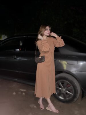 Arooj Fatimah Instagram - 🤎💫🌌🌙
Outfit: @arooj_collection2
.
.
.
.
Lenses : @freshtone.pk
