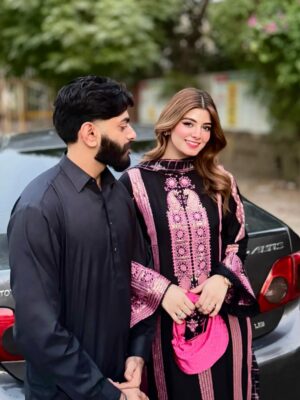 Arooj Fatimah Instagram - Which one 📸?
Outfit: @arooj_collection2 😍🌸
Bro: @hamzaalii35
.
.
.
#foryou #foryoupage